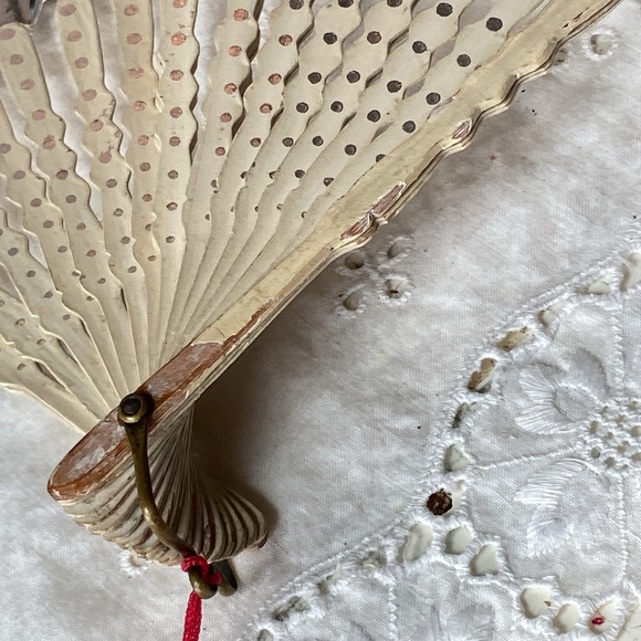 Antique Vintage Wooden Hand Fan! - Picture 5 of 8